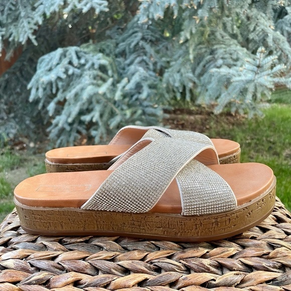 NEW Yoki Clear Rhinestone Bling Criss Cross Slide Platform Comfort Sandals. 8.5 - Picture 6 of 9